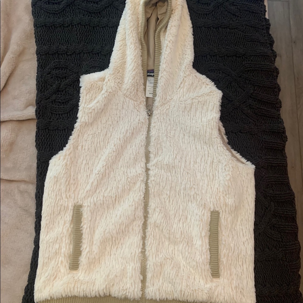 Patagonia Furry Vest!! Very good condition warm